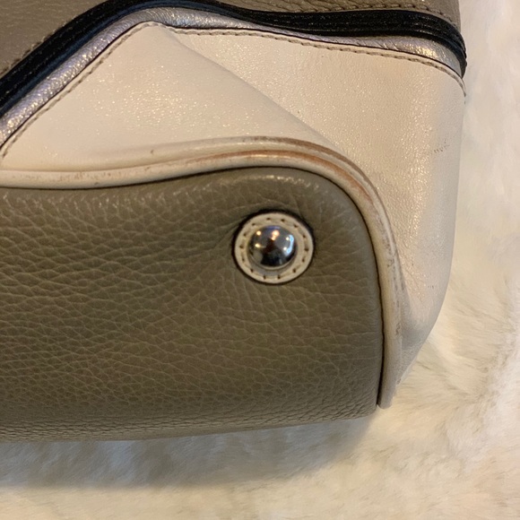 Authentic Coach purse with pocketbook closure. - Picture 6 of 6